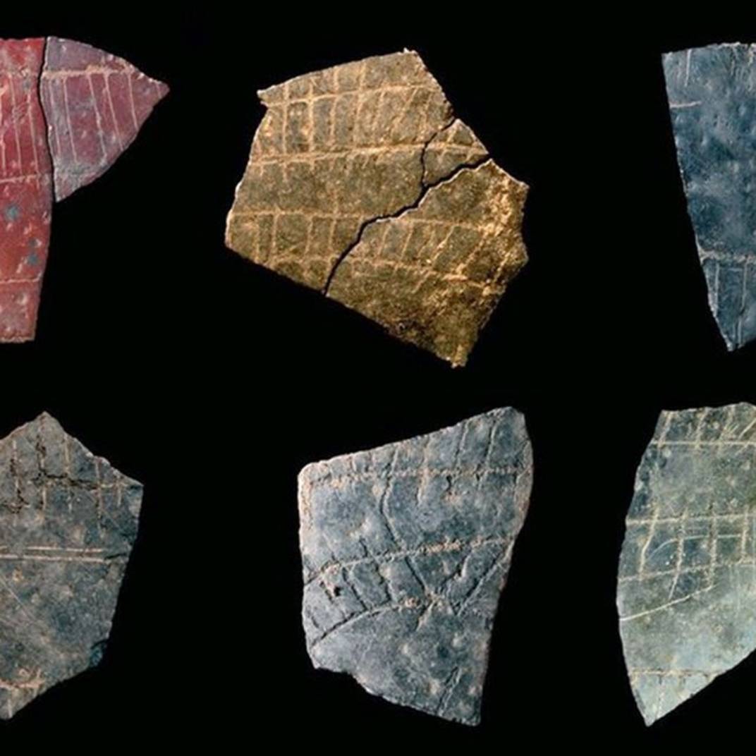 Lijnen en rechthoeken op struisvogeleieren: 60.000 jaar oude gravures tonen hoe onze voorouders al abstract en geometrisch dachten