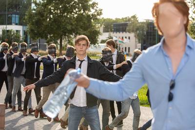 Fotograaf krijgt duw tijdens ontgroening Leidse studenten