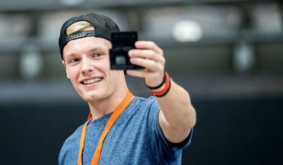 Enzo Knol showt wéér zijn kont en deze GTST'er had 'nul' sociaal leven