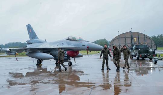 Doden en gewonden bij grootschalige Russische luchtaanvallen op Oekraïne • Polen stuurt preventief gevechtsvliegtuigen de lucht in