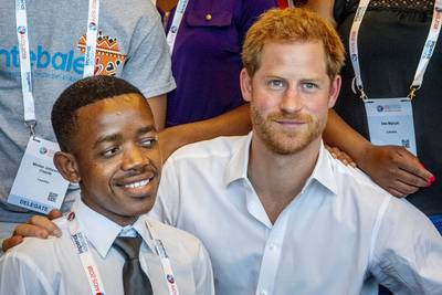 Prins Harry: gebruik kennis jeugd in aanpak aids
