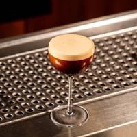 Vaarwel suikerwater en hallo Monkai-agavelikeur: de espresso-martini van influencer Paul Morel