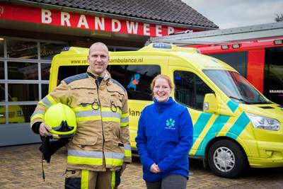 Naast rode nu ook gele auto in kazerne: wensambulance trekt in bij brandweer Dodewaard