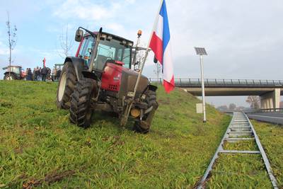 Boeren sluiten blokkades niet uit, voorafgaand aan overleg minister