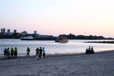 Hulpdiensten zochten massaal, drenkeling in Waal bij Ochten nog niet gevonden