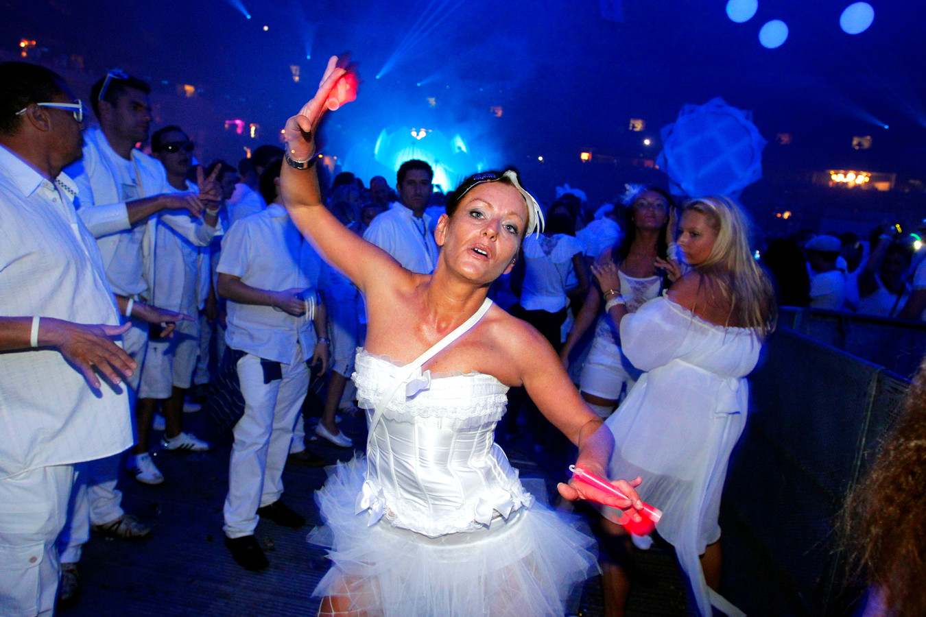sensation white sensation white