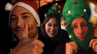 Gert 'Sinterspinazie' Verhulst is de pineut tijdens Viktors kerstmarkt