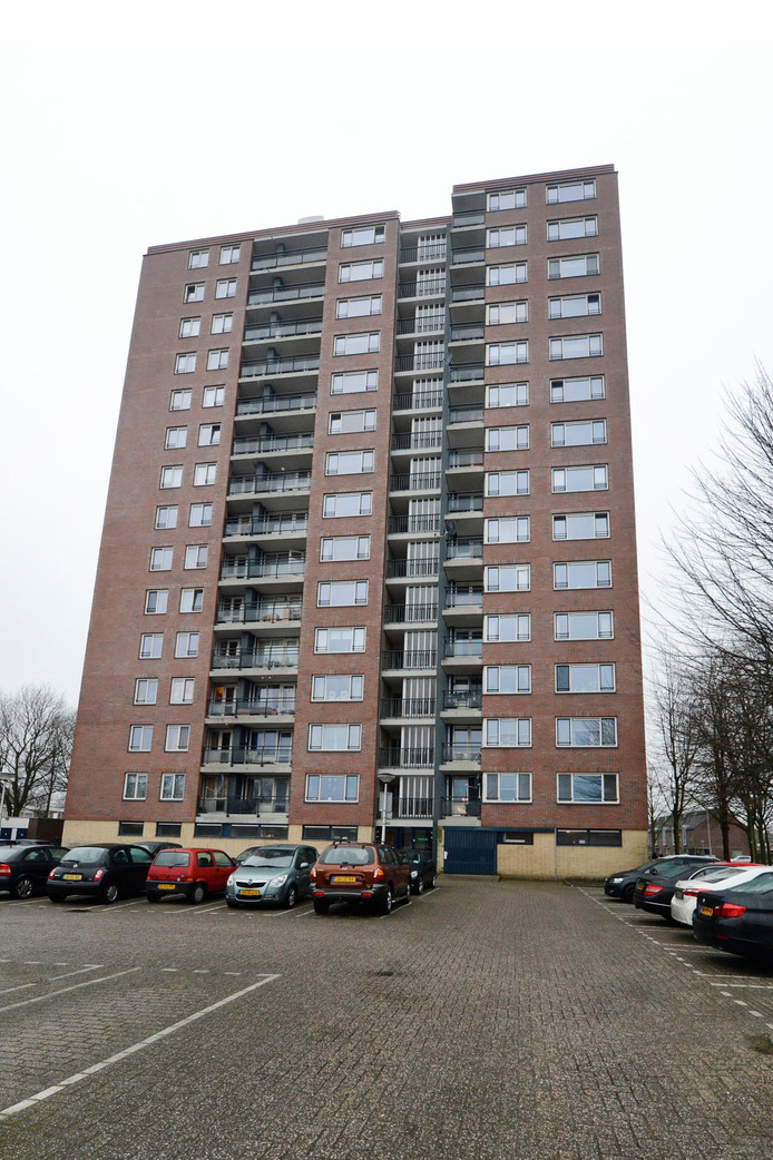 De flat in de Enschedese wijk Deppenbroek die Onur uitkoos om zichzelf van het leven te beroven.