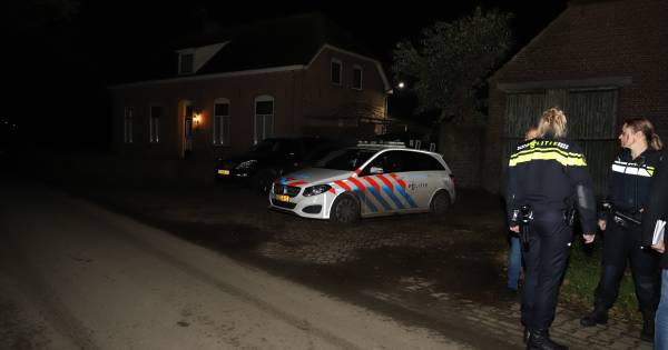 Politie naar melding ‘demonstratie' bij varkensstal in Beers: farmers defence force stand-by ????.