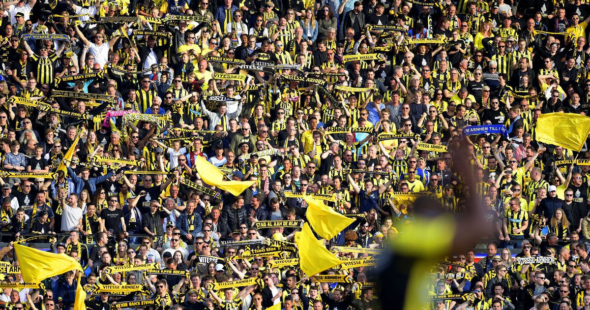 Vitesse-fans mijden De Kuip uit protest tijdens Johan ...