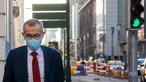 Overlegcomité kiest in extremis voor eenvoud: “Met 8 afspreken buiten? Of nee, pak met 10”