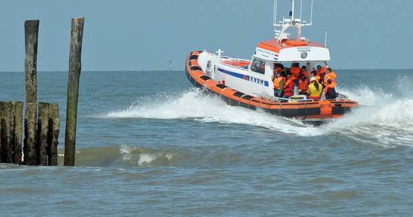Jongeren redden persoon uit zee in Groede | Zeeland - BN DeStem
