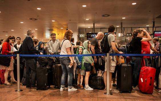 Luchtvaartexpert: ‘Deze zomer nog meer en nog grotere vertragingen op luchthavens’