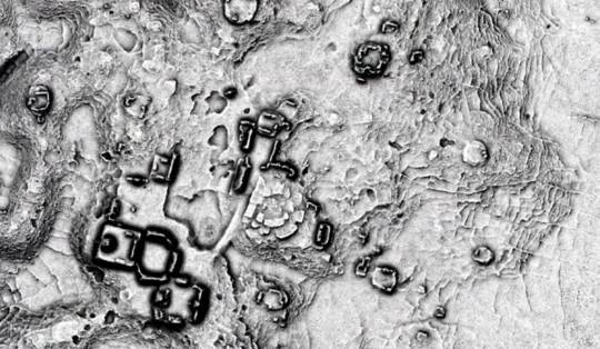 Onaangeroerde Maya-stad ontdekt in Mexicaanse jungle: 13 meter hoge piramide en onthoofdingsreliëf gevonden