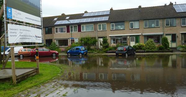 Natte voeten in Julianalaan in Kockengen | Utrecht | AD.nl - AD.nl