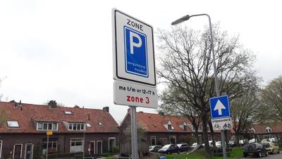 De wildvreemden met hun blikken monsters