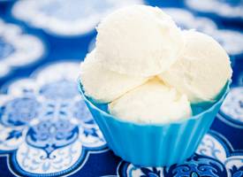 Zó maak je zonder een ijsmachine heerlijk Griekse yoghurtijs