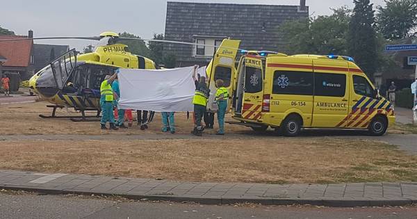 Man ernstig gewond in Zeddam na val van 4 meter hoog plateau