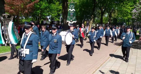 Massaal marcheren voor 120-jarig bestaan Schutterij Willem Tell