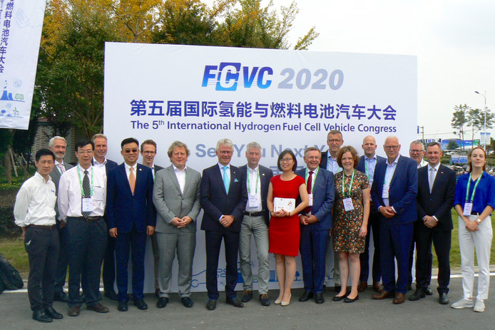 De Nederlandse handelsdelegatie bezocht bedrijven in Wuhan en eindigde ongeveer 800 kilometer verderop bij de internationale waterstofconferentie in Rugao.