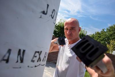 Paintboxer Bart van Polanen maakt gedichten met zijn vuisten