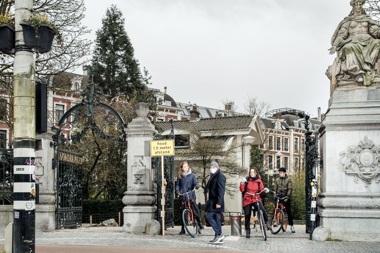 Amsterdam beperkt zondag toegang tot parken en sluit grachten af