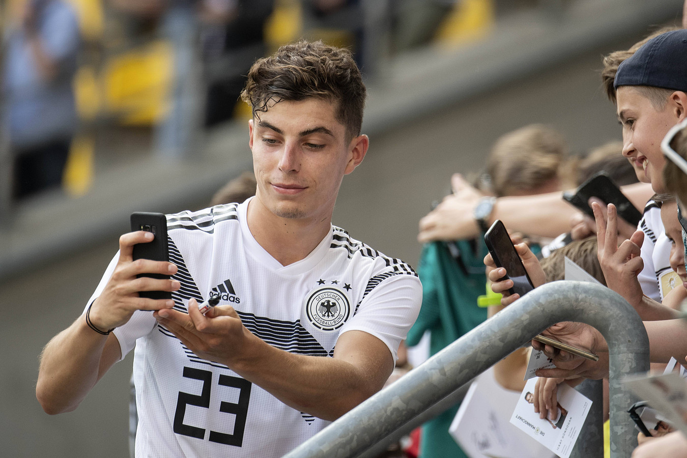 Havertz verlaat Mannschaft om Chelsea-transfer af te ...