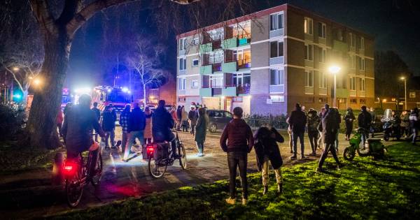 #Woningbrand bij flat in Eindhoven, één persoon heeft rook ingeademd.