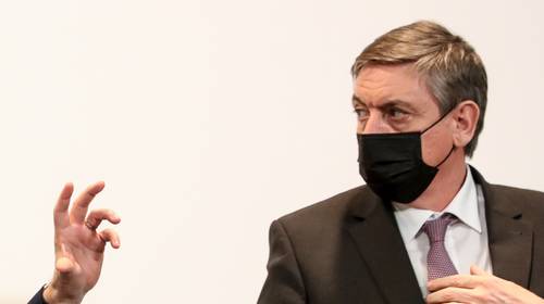 RECONSTRUCTIE. Jambon moest plooien voor federale beslissing: Verwacht niet dat ik sluiting van scholen met vuur verdedig 