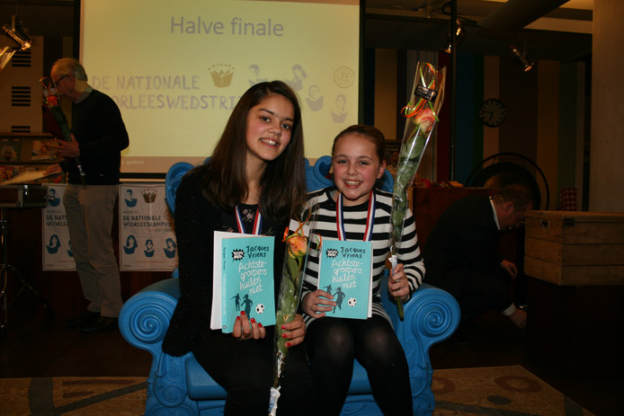 De winnaars van de regiofinale: Lisa Knol (rechts) en Johanna van den Berg.