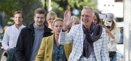 Bingo Martien Meiland Reikt 100 000 Euro Uit Aan Ingrid En Rose Show Ad Nl