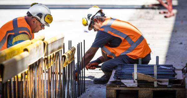 Personeel failliet bouwbedrijf Saterslo in Saasveld tijdens bouwvak ontslagen - Tubantia