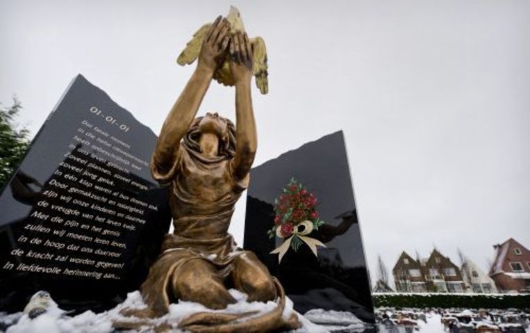 Volendam In Teken Herdenking Cafebrand Het Parool