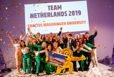 Wageningse studenten creatief met krekelmeel en hergebruik plastic