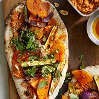 Supersnelle platbroodpizza met muhammara