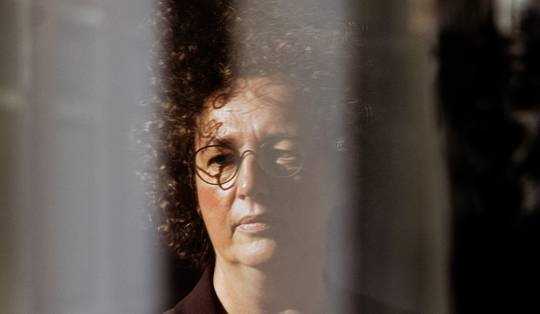 Hoogleraar Rina Knoeff fileert 2000 jaar menopauze-angst: 'Het is noodzakelijk om te erkennen dat de overgang ook een culturele kant heeft'