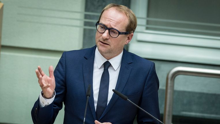 Ben Weyts wil lederen zetels in bussen en trams De Lijn ...