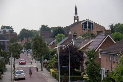 Als een dolleman scheurend door Ochten, moeders en kinderen springen opzij