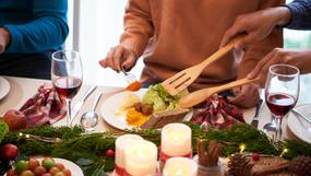 Winderig of vervelend vol gevoel na je overdadige kerstmaal? Dit helpt