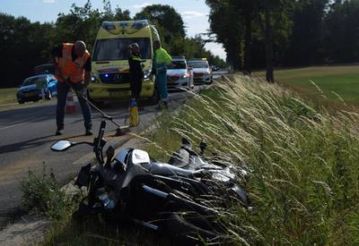 Motorrijder gewond na botsing achterop auto bij Zelhem