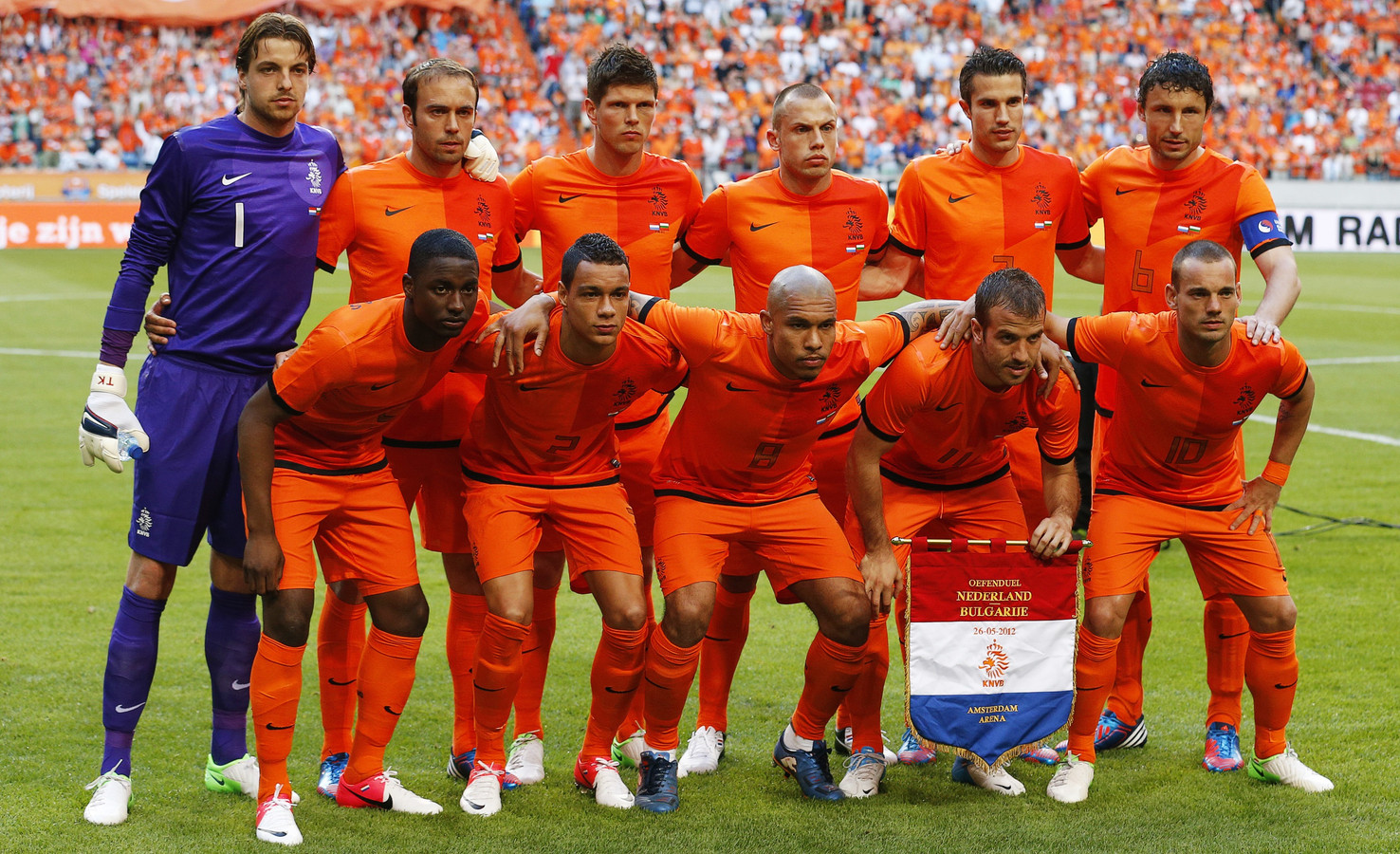 EK-selectie Oranje strijkt neer in Hoenderloo | Foto | AD.nl