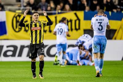 Vitesse na spectaculair duel met lege handen