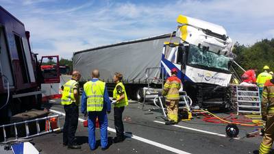 Zeven lange uren zat de A12 potdicht: 'snel vrachtwagens wegslepen kón niet'