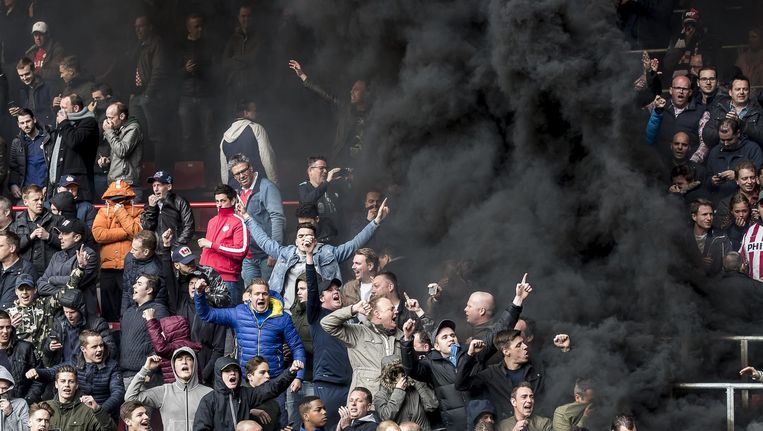 Celstraffen Geeist Voor Rookbommen Psv Ajax Het Parool