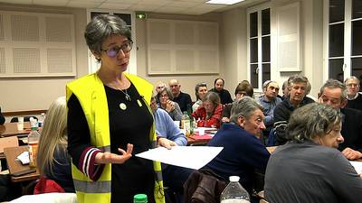 Fransen bespreken toekomst met Gele Hesjes, kaas en chips