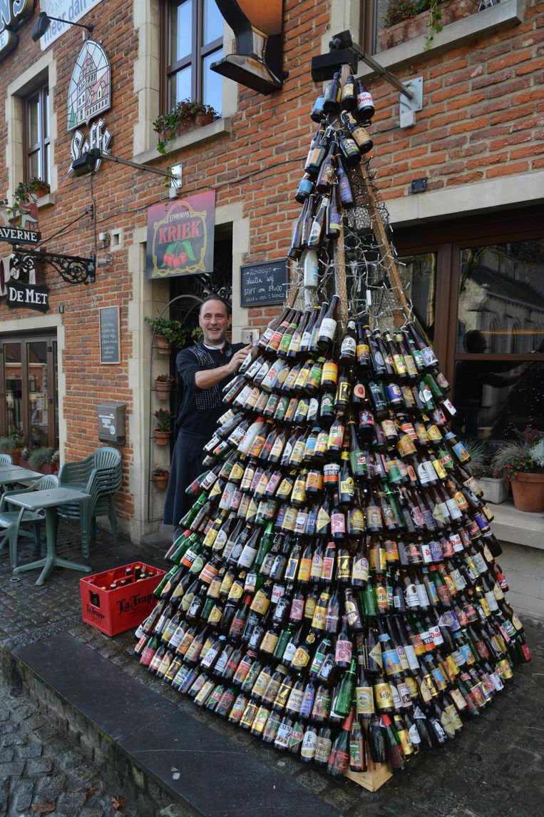 Kerstboom Met 600 Bierflesjes Overijse In De Buurt Hln