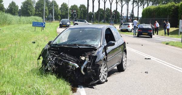 Gewonde bij frontale botsing Terneuzen.