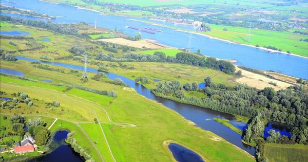 Meer uren zandwinning door kapotte Maas-stuw Grave