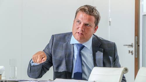 INTERVIEW. Econoom Ivan Van de Cloot: “Laat ongezonde bedrijven failliet gaan, we moeten inzetten op scholing”