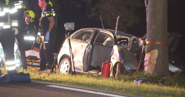 Drie mannen zwaargewond bij ernstig ongeluk in Rossum: twee traumahelikopters geland